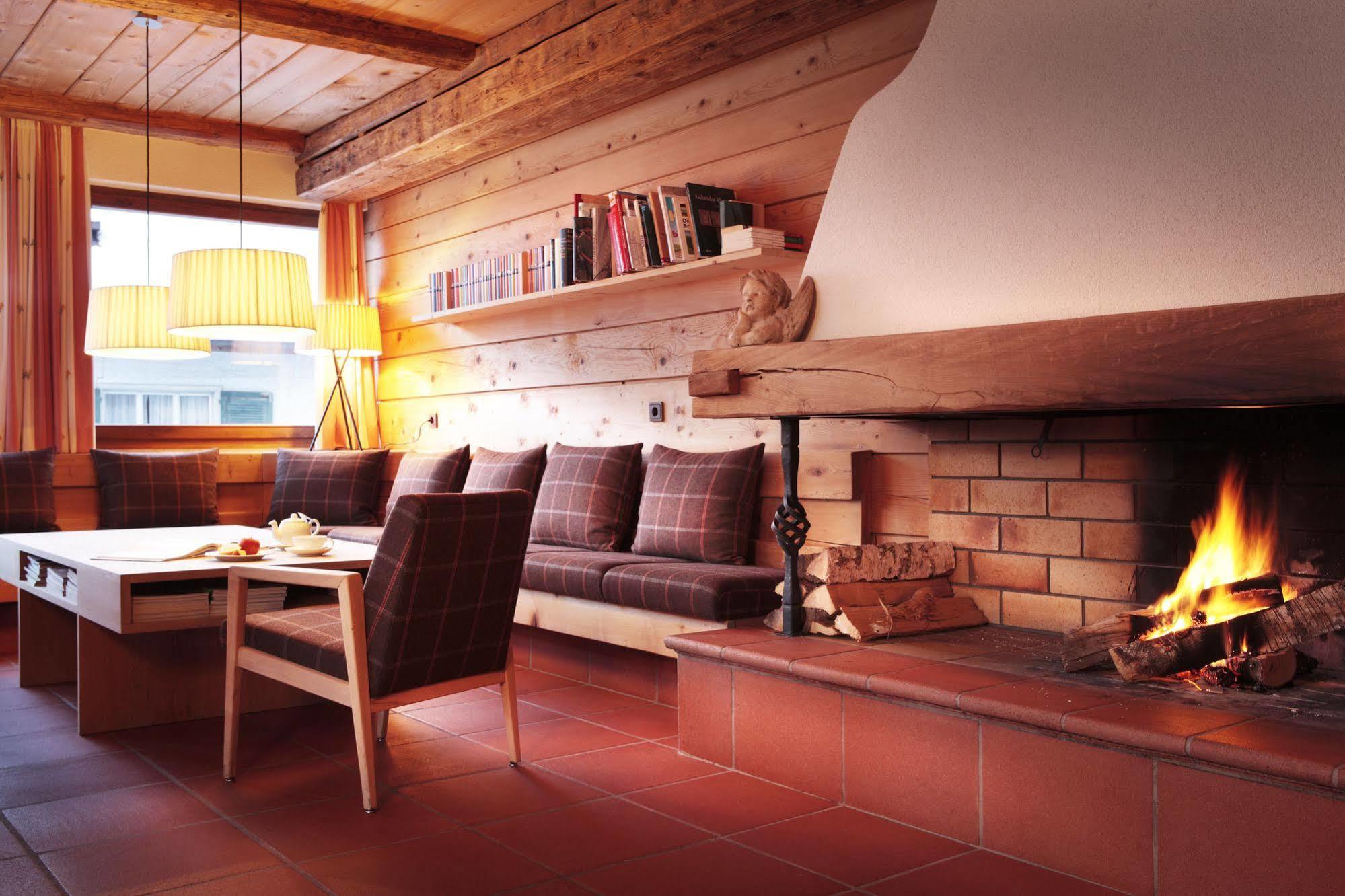 Hotel Gasthof Krone Hittisau Bagian luar foto